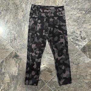 Excellent Condition Athleta lightning Camo 7/8 leggings